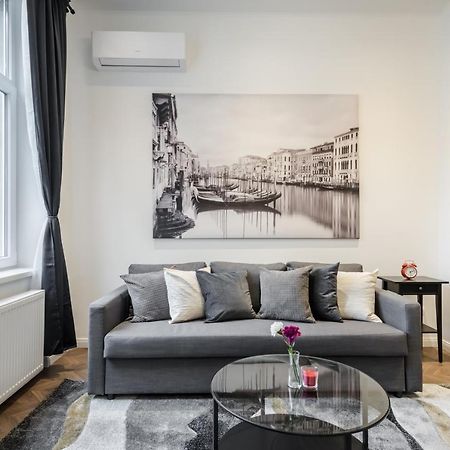 Bpr Sirius Suite With A/C Budapesta Exterior foto
